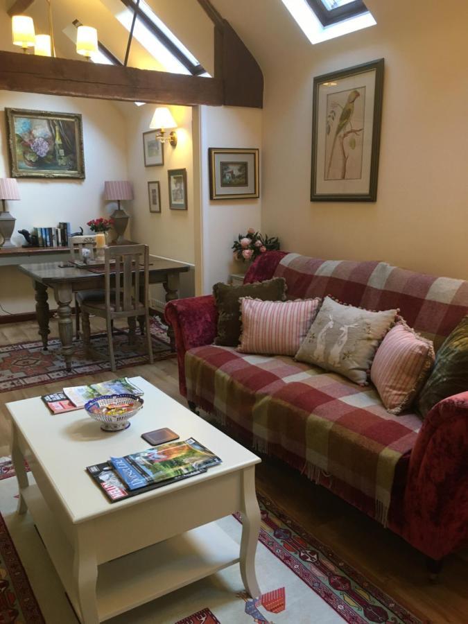 The Grooms Loft Self Contained Apartment Milton Abbas Exteriör bild