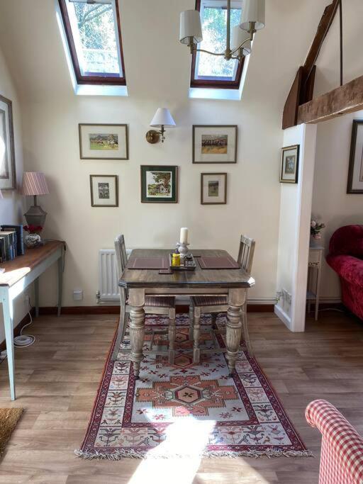 The Grooms Loft Self Contained Apartment Milton Abbas Exteriör bild