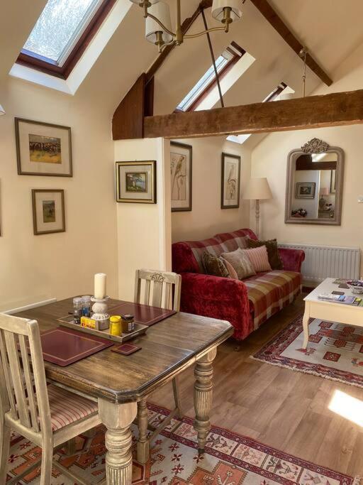 The Grooms Loft Self Contained Apartment Milton Abbas Exteriör bild