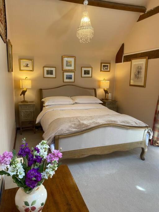 The Grooms Loft Self Contained Apartment Milton Abbas Exteriör bild